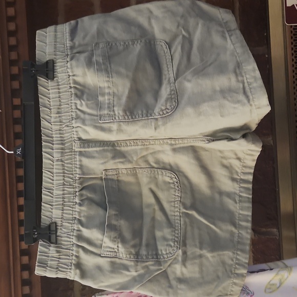 Maurices olive green shorts size medium - Picture 2 of 4